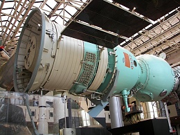 Click image for larger version

Name:	Soyuz_NASM2009RK_04.jpg
Views:	360
Size:	361.6 KB
ID:	104452