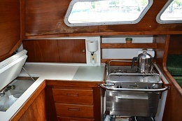 Click image for larger version

Name:	Gulfstar 37 1977 galley2.jpg
Views:	183
Size:	81.4 KB
ID:	146697