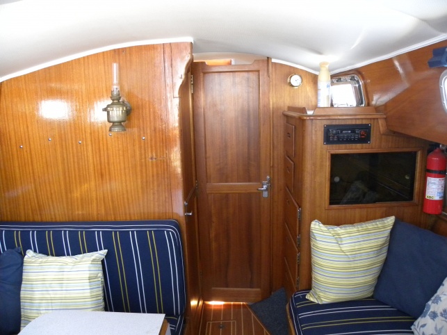 Cabin with the V Berth door closed