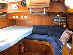 Bright owner's aft cabin (with a　practical separate deck access hatch and folding companionway)