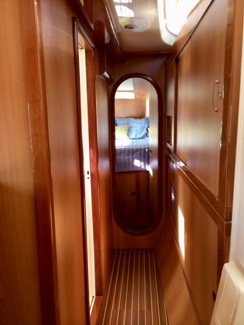 Hallway to V-Berth