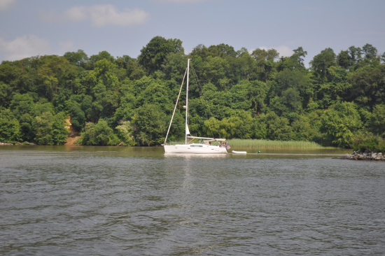 Bev leaving Summit Marina on the C&D Canal